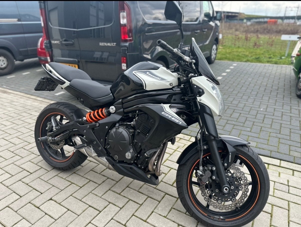 Kawasaki ER-6N Naked Bike - Zwart/Wit 2016, 2 cilinders, Gebruikt, Particulier, Meer dan 35 kW