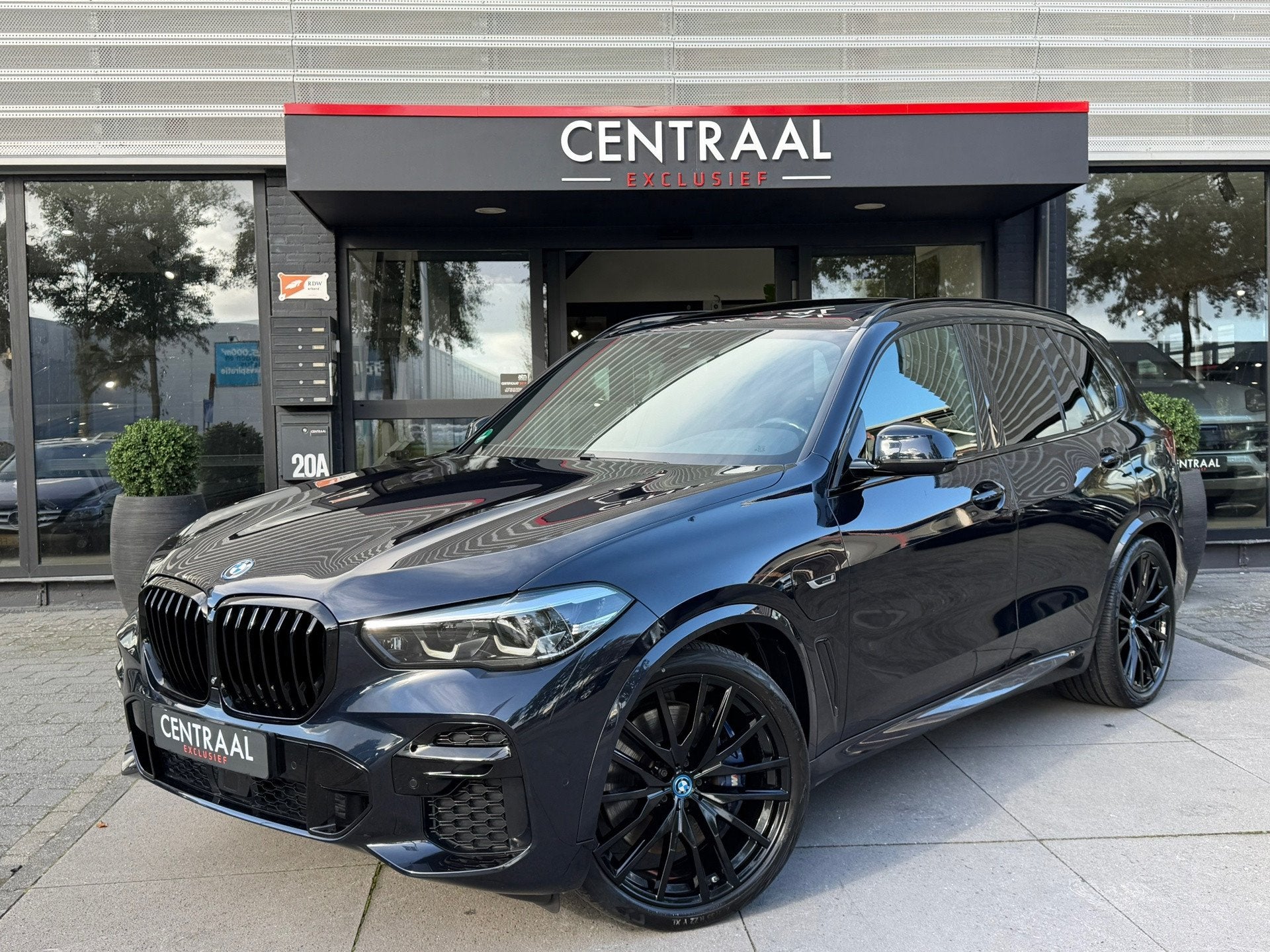 BMW X5 XDrive45e High Exe Pano|Memory|Keyless|ACC|Carplay|Bt, Auto's, Dealer onderhouden, Gebruikt, Zwart, Vierwielaandrijving