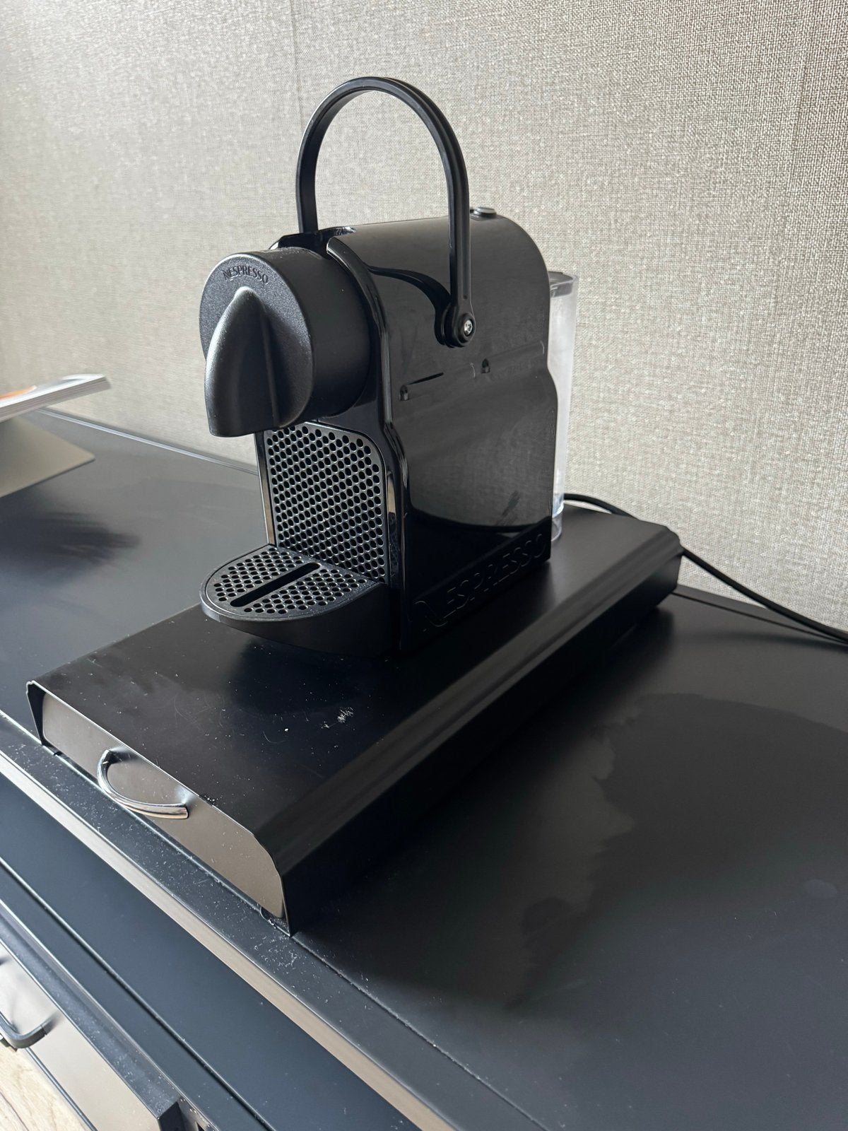 Nespresso Inissia Koffiemachine met Capsulehouder, Witgoed en Apparatuur, Ophalen, Koffiemachine, Zo goed als nieuw, 1 kopje