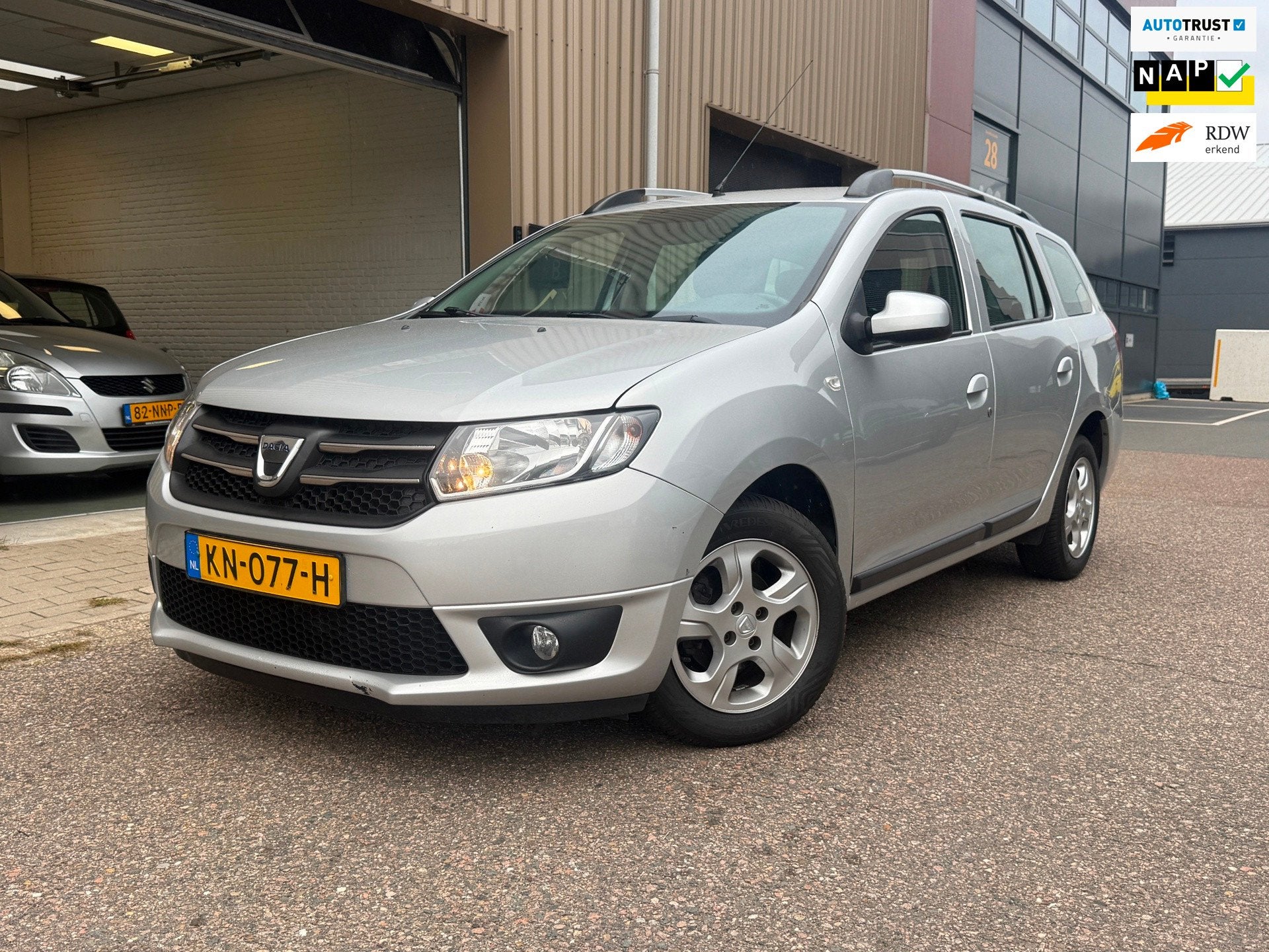 Dacia Logan MCV 0.9 TCe S&S Prestige Leer Navi, Auto's, Voorwielaandrijving, Verwarmde buitenspiegels, Met garantie (alle), Bedrijf