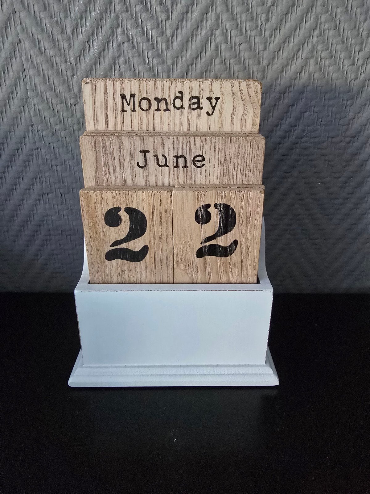 Houten Kalender, Ophalen