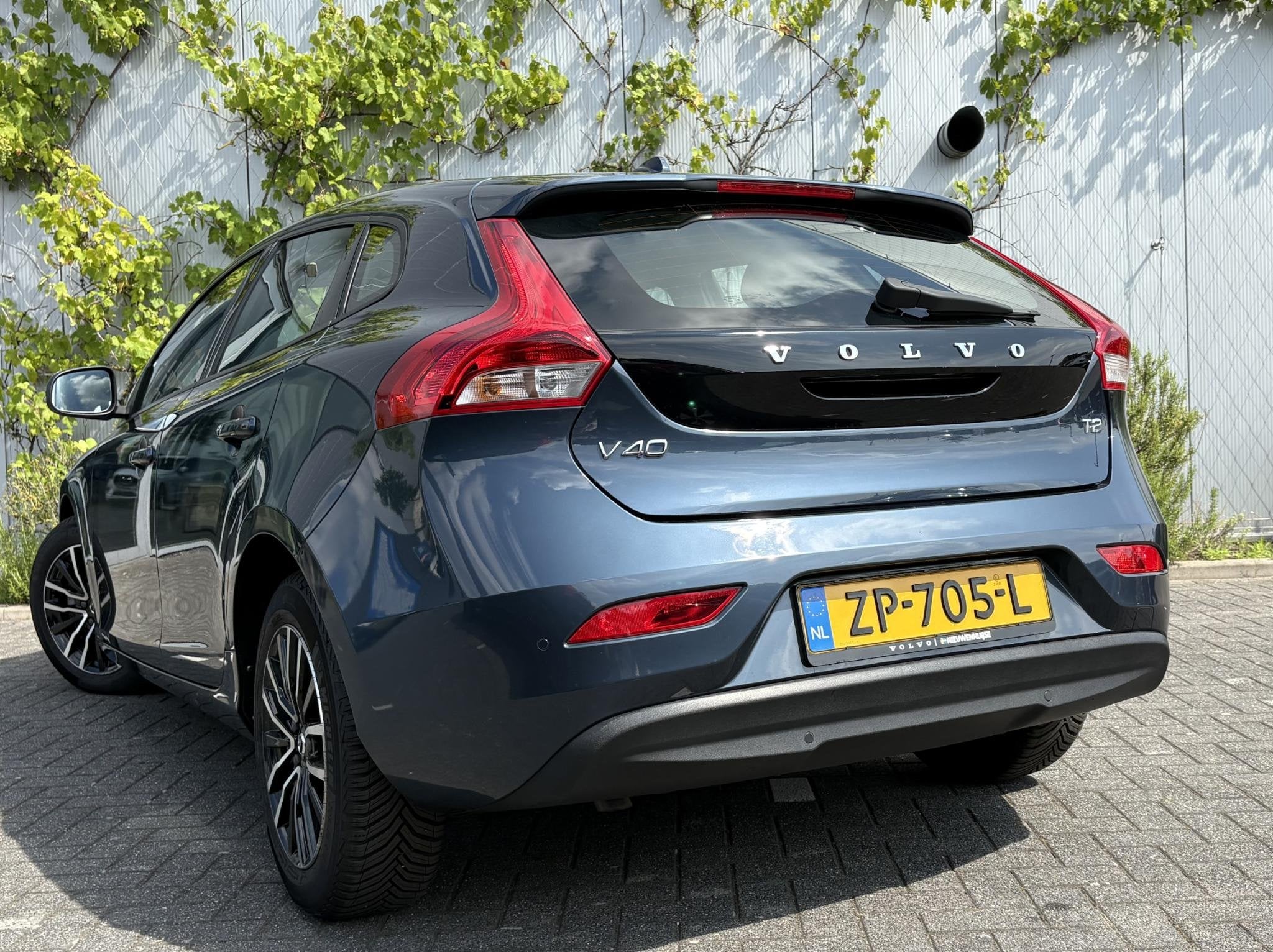 Volvo V40 1.5 T2 Polar+ | Navigatie | Stoelverwarming | Blue, 12 maanden, Euro 6, Blauw, Leder en Stof
