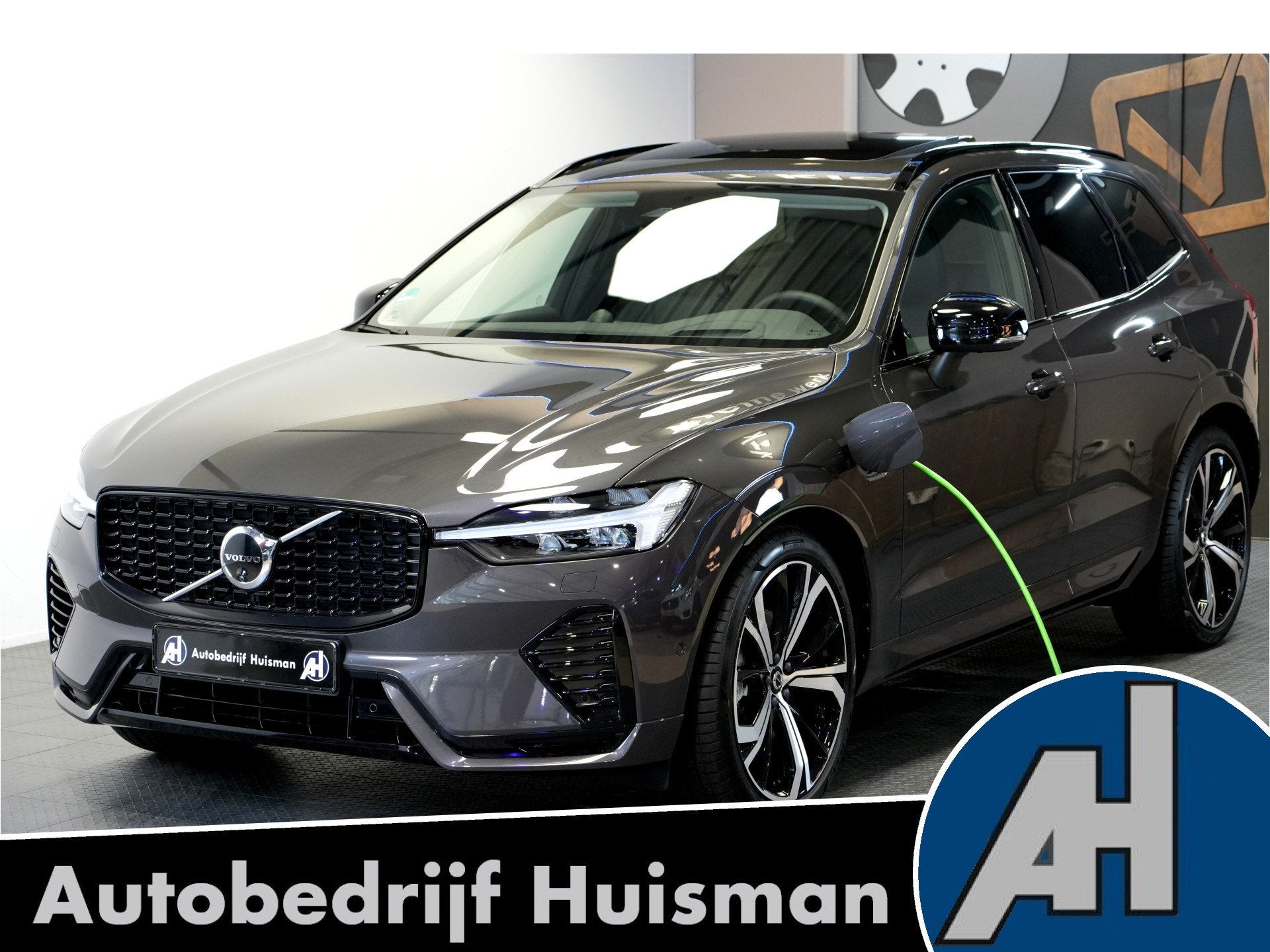 Volvo XC60 2.0 T8 AWD 335kW/456pk Aut8 Recharge Ultra Dark L, Automaat, Dealer onderhouden, Gebruikt, 4 cilinders