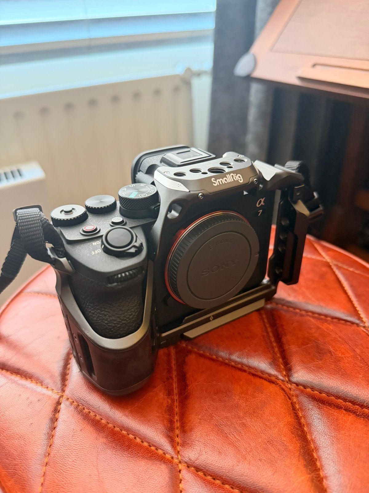 SONY A7IV + SMALLRIG CAGE.