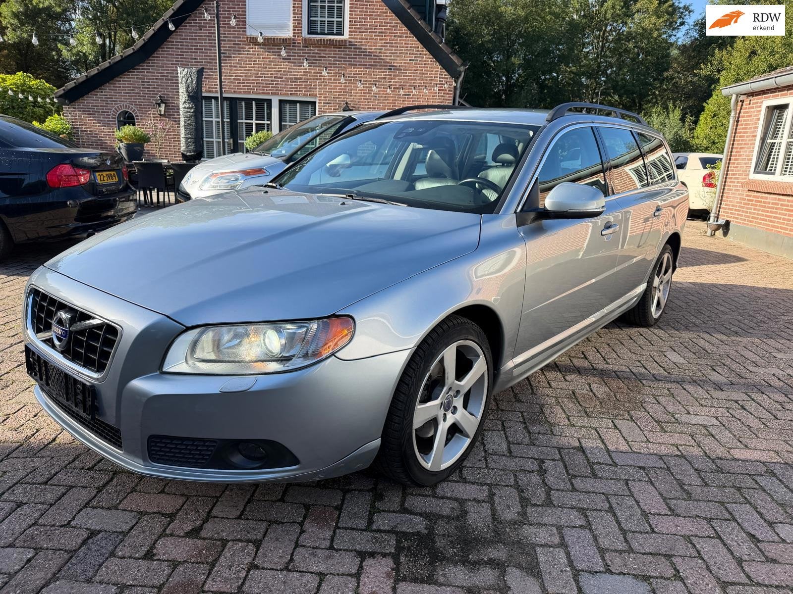 Volvo V70 1.6 T4 Limited Edition AUTOMAAT-LEER-NIEUWE APK, Gebruikt, 4 cilinders, 1600 kg, Parkeersensor