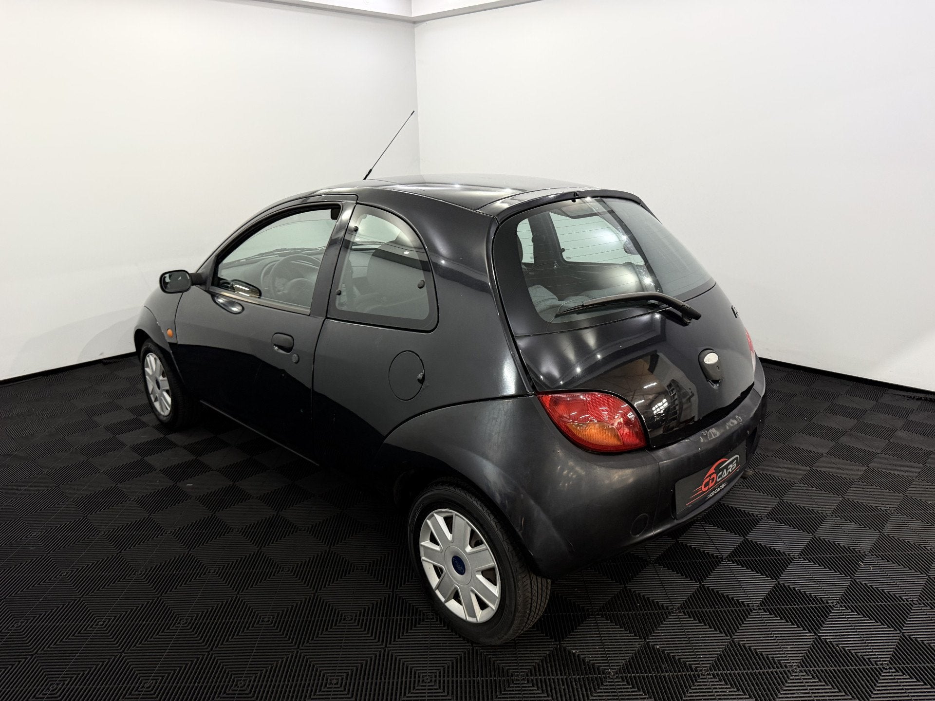 Ford Ka 1.3 Futura Inruilauto’s tegen vaste prijzen. Voor, Voorwielaandrijving, 1299 cc, Stof, Gebruikt