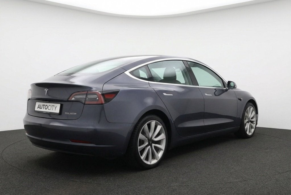 Tesla Model 3 Long Range AWD 75kWh Trekhaak | Pano | Autopil, Auto's, Automaat, 0 cilinders, Zwart, Leder