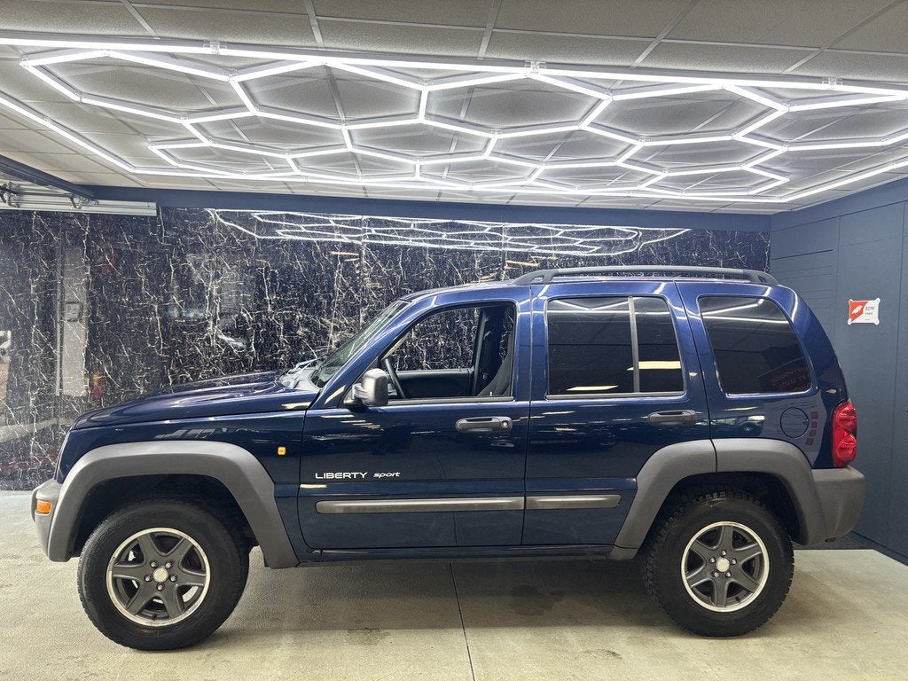 Jeep Cherokee 2.4i Sport (bj 2004), Auto's, Jeep, Stof, Gebruikt, Zwart, 4 cilinders