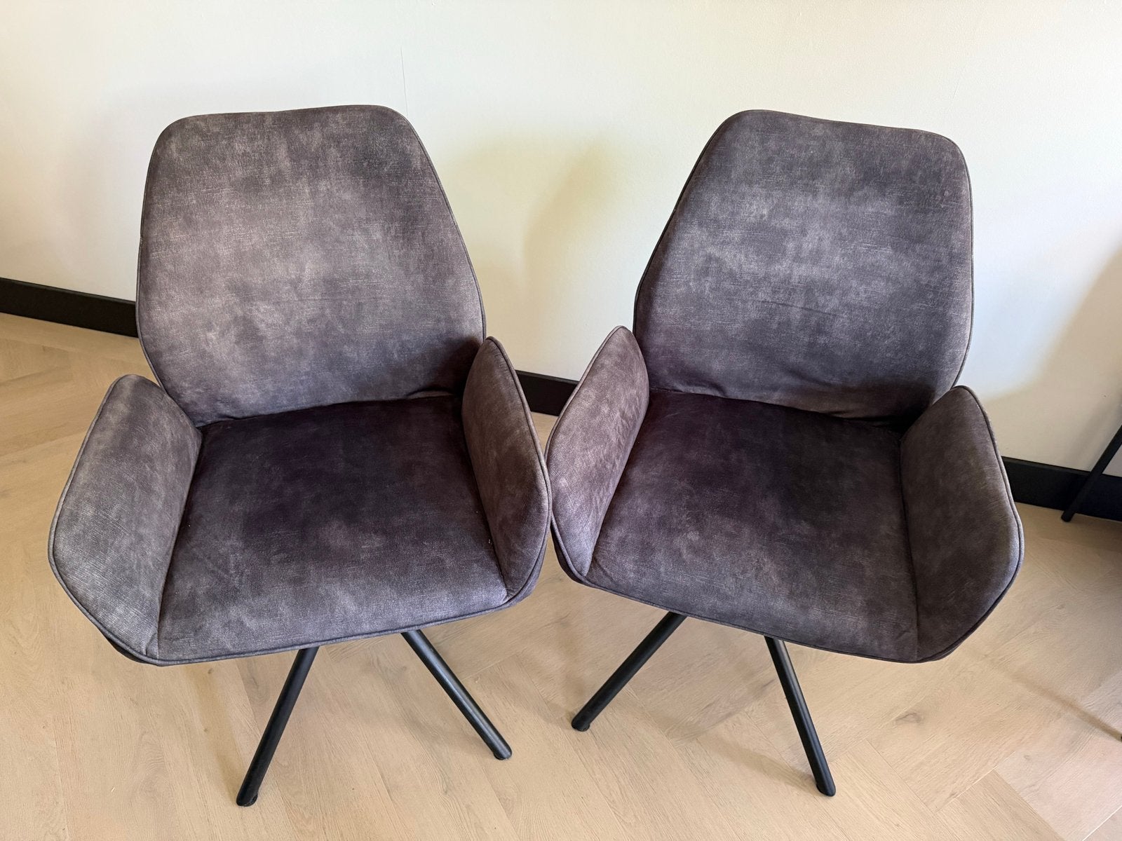 2x Grijze velours draaibare stoelen, z.g.a.n., Huis en Inrichting, Stoelen, Twee, Ophalen of Verzenden, Zo goed als nieuw, Stof