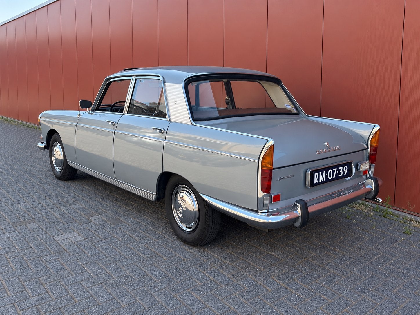 Peugeot 404 SL Automatique uit 1968, foto 2