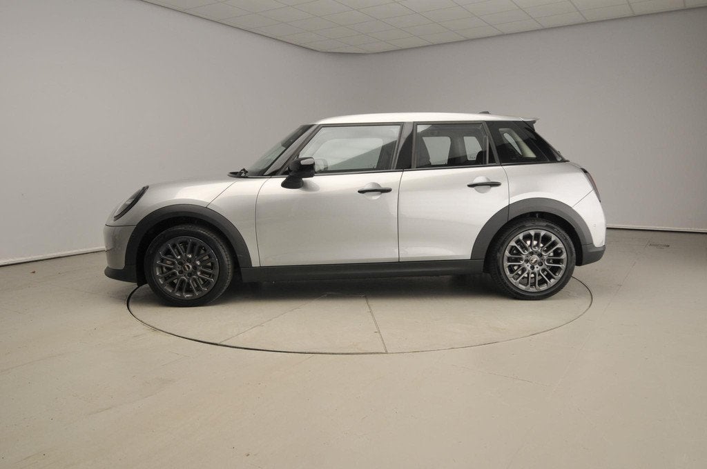 MINI Cooper 5-deurs S Automaat / LED / Park assist / DAB / D, Auto's, Mini, Stof, Gebruikt, 4 cilinders, Met garantie (alle)