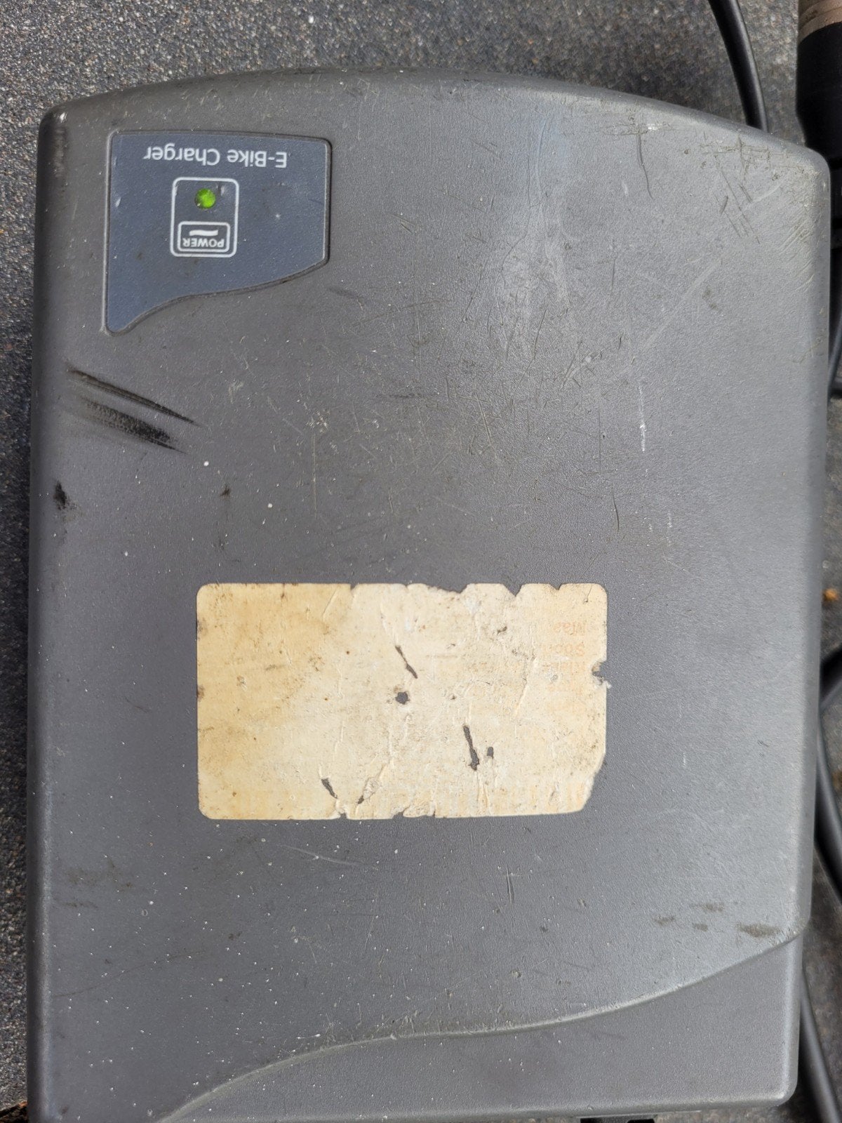 acculader voor 24 volt ion systeem sparta batavus en koga., Ophalen of Verzenden, Zo goed als nieuw