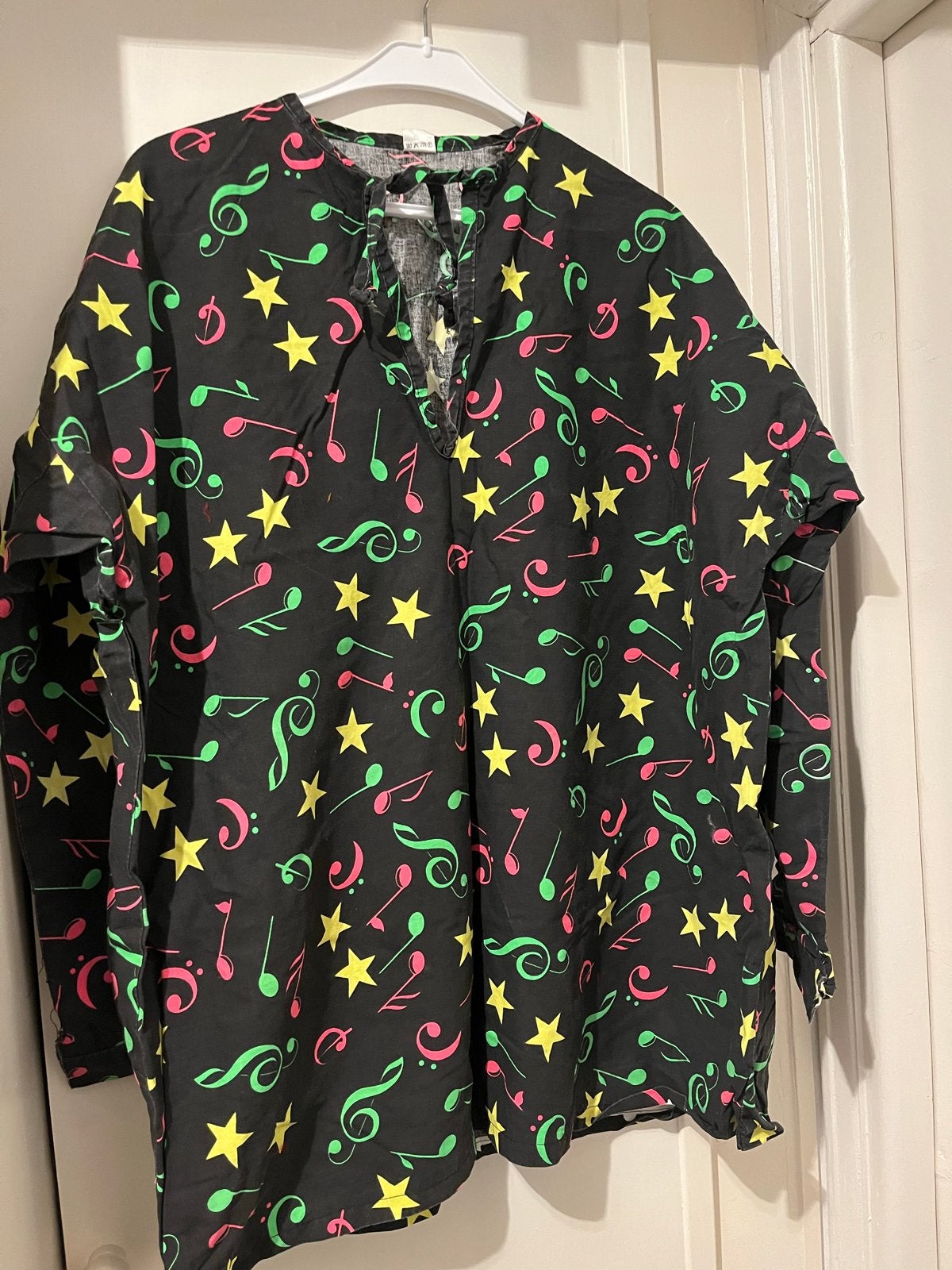 Carnavalsblouse met muzieknoten en sterren, Maat 38/40 (M), Carnaval, Ophalen of Verzenden, Kleding