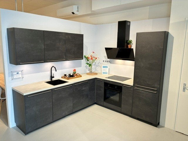 Showroomkeuken Primo keukens Roden, Ophalen, Zwart, Hoekkeuken, Nieuw