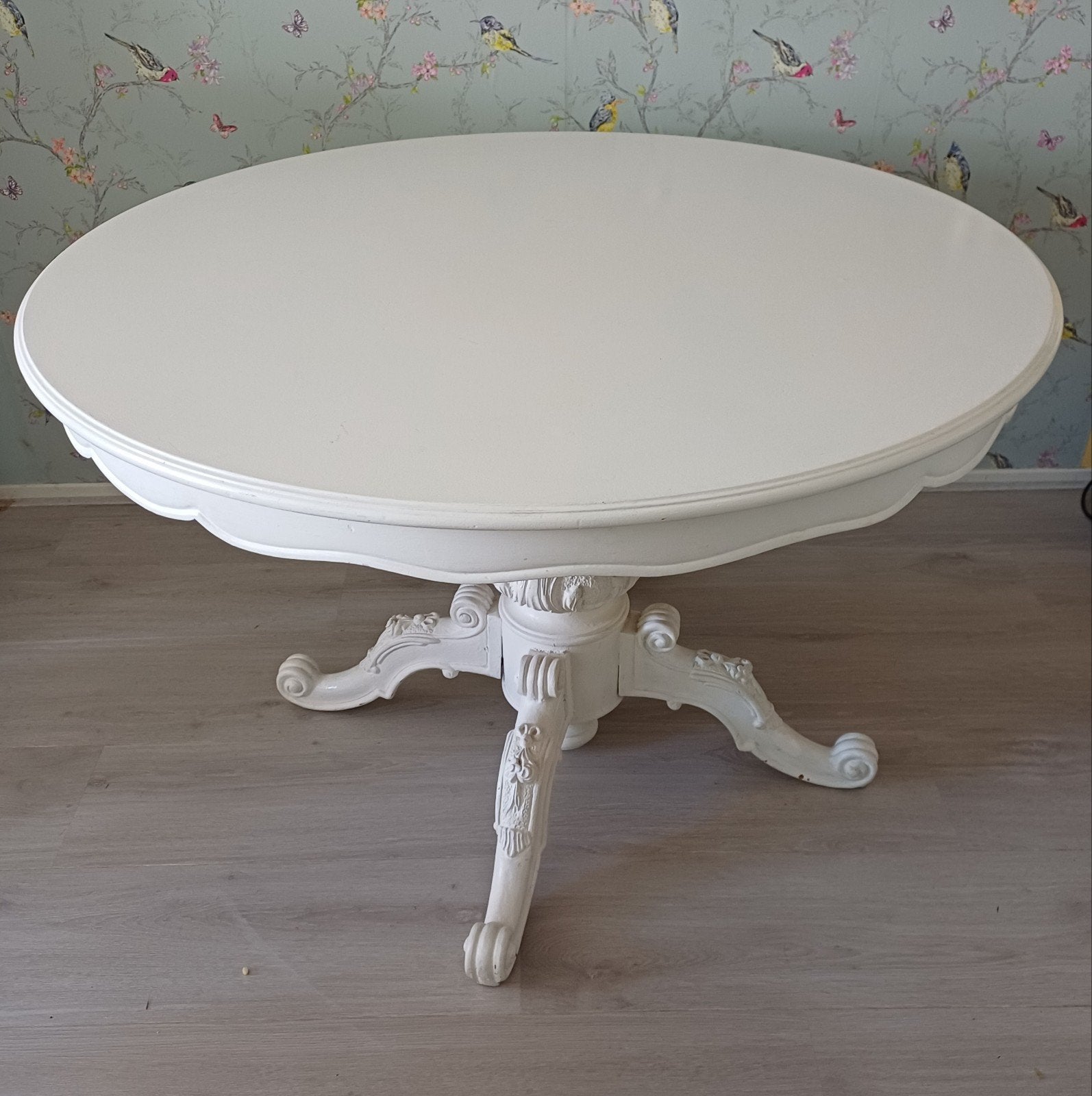 Antieke ronde witte eettafel, 120cm, met sierlijke bolpoot, Ophalen