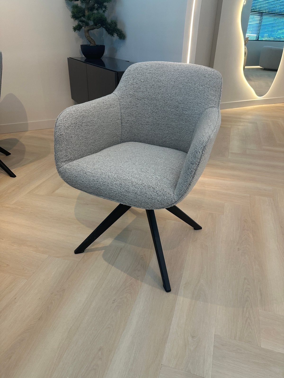 Draaistoelen grijs | Kwantum Comiso, Huis en Inrichting, Stoelen, Zo goed als nieuw, Eén, Stof, Grijs, Ophalen
