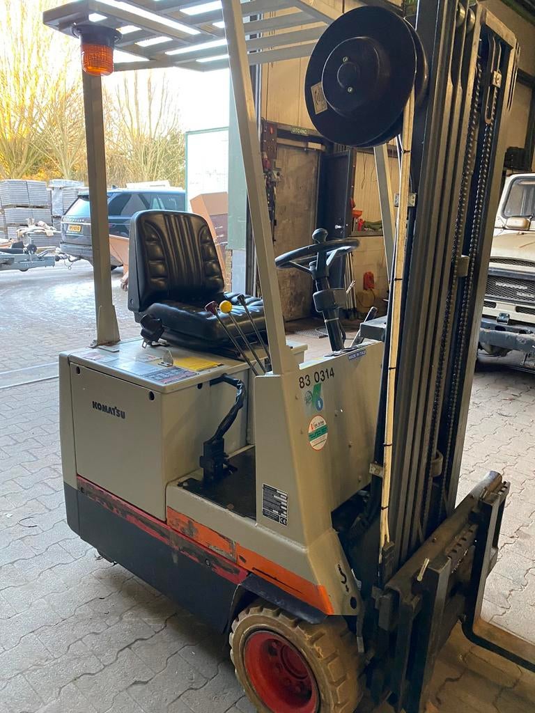 Heftruck zeer compact met triplex mast en sidechift, Zakelijke goederen, Machines en Bouw | Heftrucks en Intern transport, 1000 tot 2000 kg