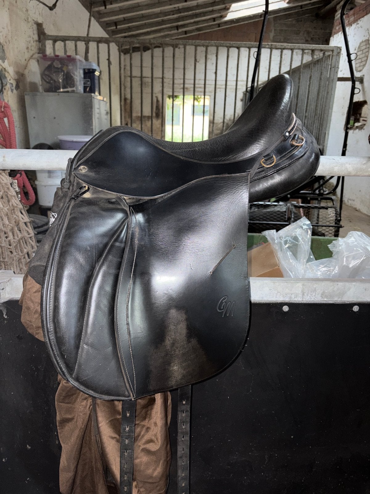 Dressuur zadels 17,5 inch, Dieren en Toebehoren, Ophalen, Zo goed als nieuw, Dressuur