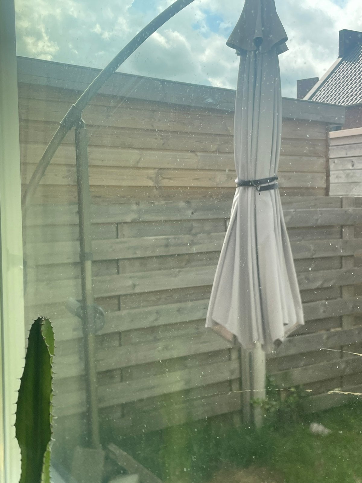Parasol, Ophalen, Zo goed als nieuw, Zweefparasol