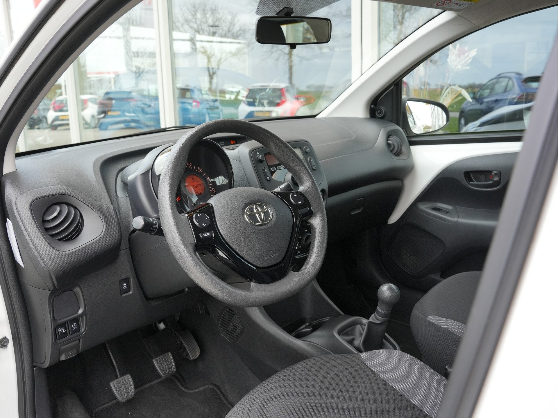 Toyota Aygo 1.0 VVT-i x-fun | Bluetooth | Airco | (bj 2019), Voorwielaandrijving, Stof, Gebruikt, 4 stoelen