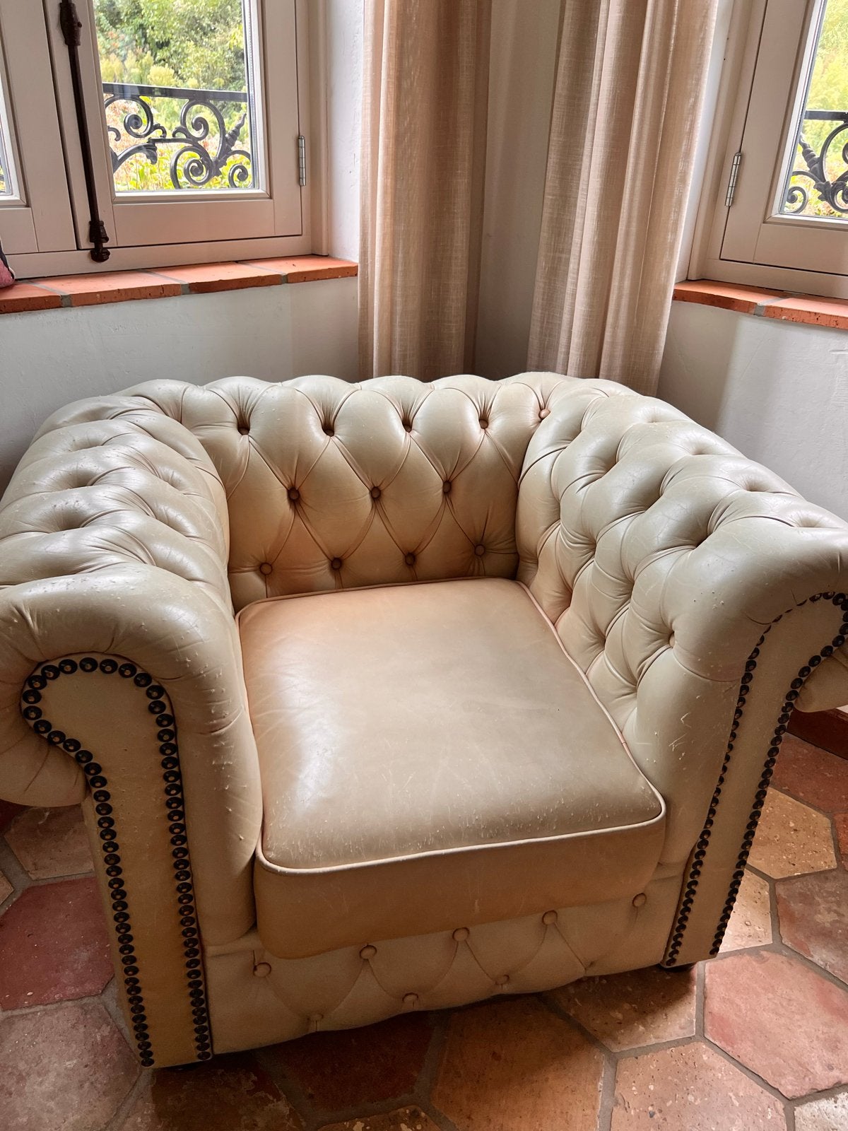 Chesterfield bank en fauteuil set - Crème leer, Ophalen, Gebruikt, Driepersoons, Rechte bank