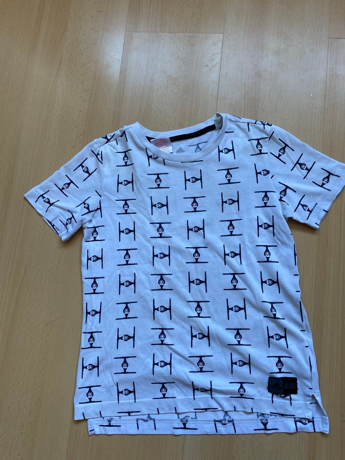 Adidas Star Wars T-shirt voor jongens+2 blouses, Ophalen of Verzenden, Gebruikt, Jongen, Shirt of Longsleeve