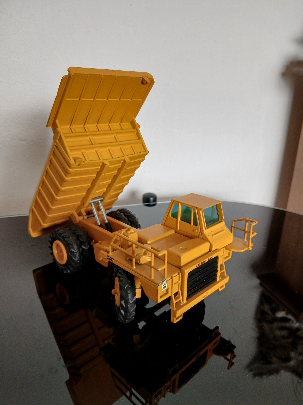 Mooie Caterpillar dumper 773B uit vitrine, Hobby en Vrije tijd, Modelauto's | 1:50, Ophalen of Verzenden