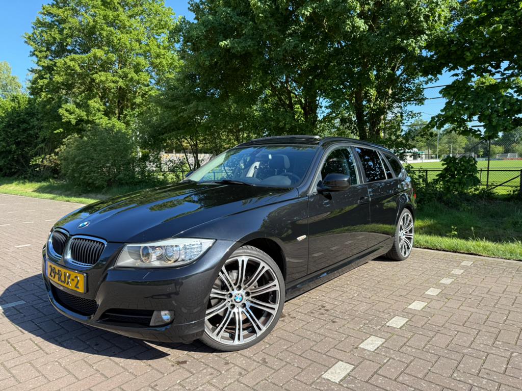 BMW 3-Serie 318i 143pk Aut. 2010 Zwart, Automaat, 1995 cc, Zwart, Particulier