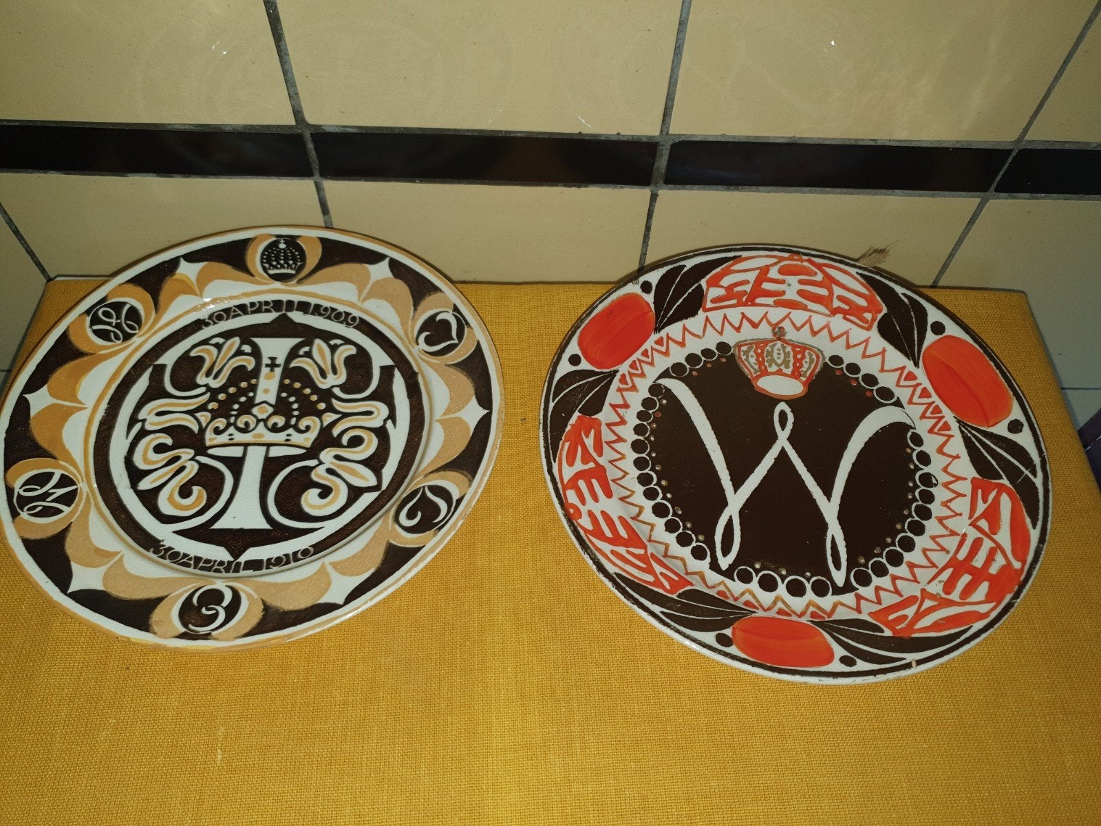 2 antieke borden koninklijk huis, Ophalen of Verzenden, Zo goed als nieuw, Nederland, Servies