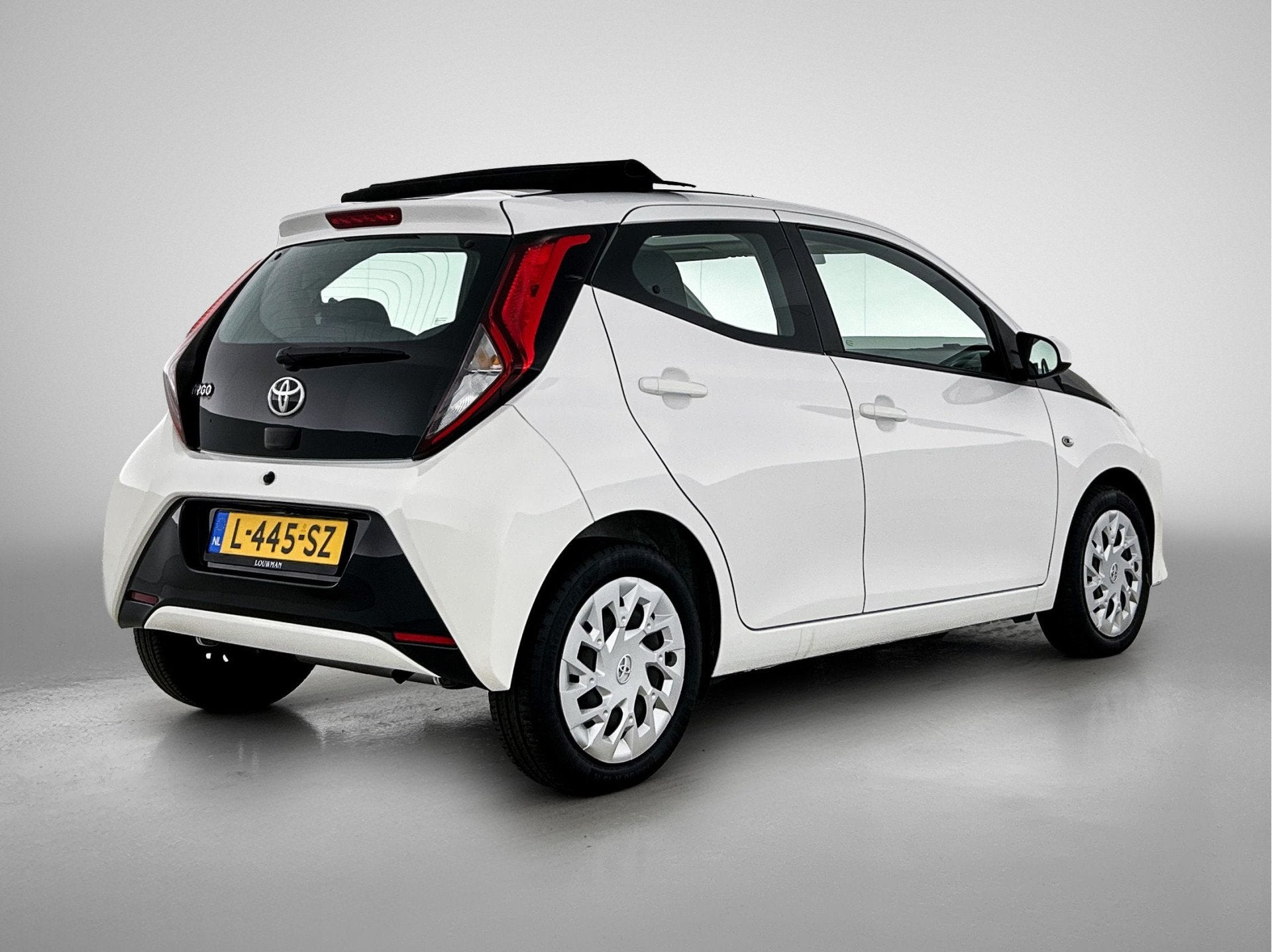 Toyota Aygo 1.0 VVT-i x-play cabrio | 1e Eigenaar | NIEUW GE, Auto's, Voorwielaandrijving, Stof, Gebruikt, 4 stoelen