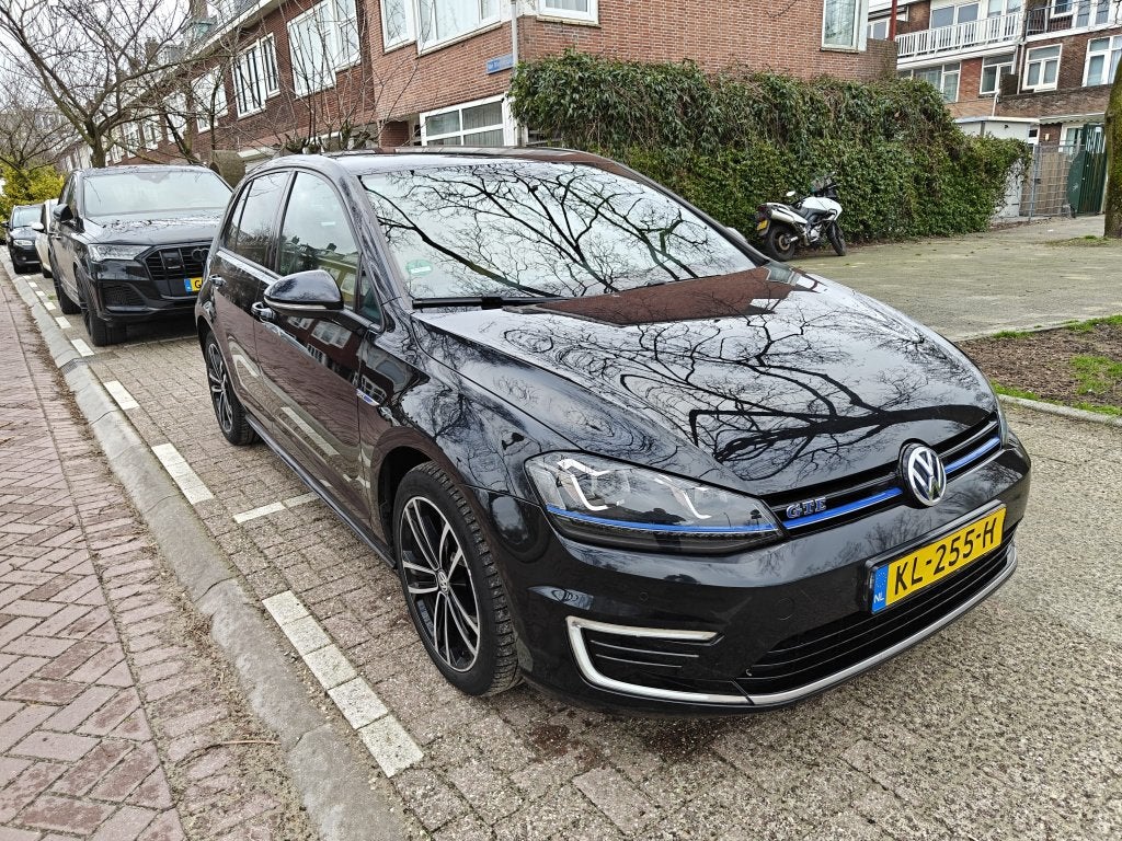 Volkswagen Golf GTE 2016 Zwart, Beige, Zwart, 1395 cc, Parkeerassistent