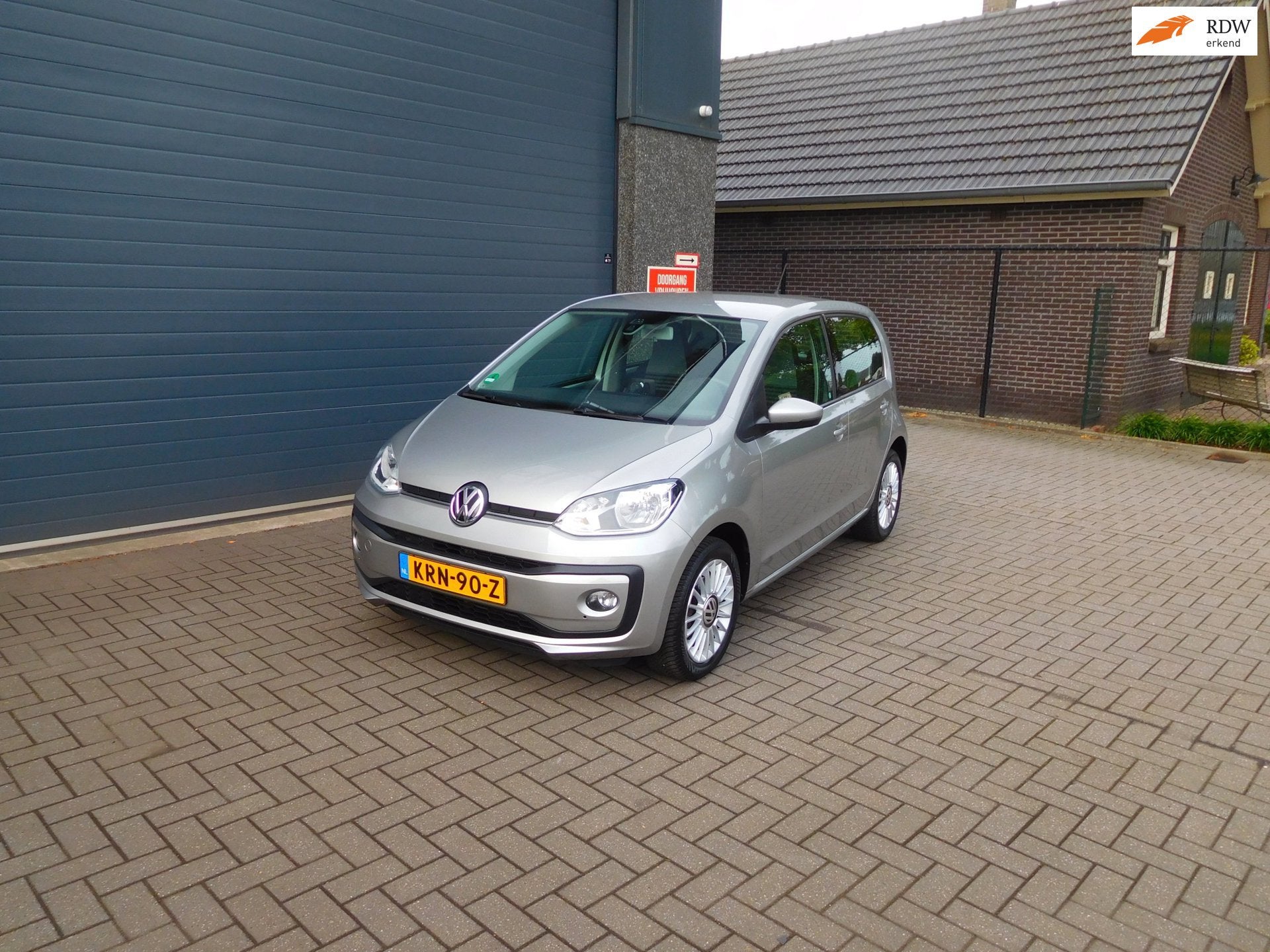 Volkswagen UP! 1.0 BMT high up!, Stof, Gebruikt, 4 stoelen, 24 km/l