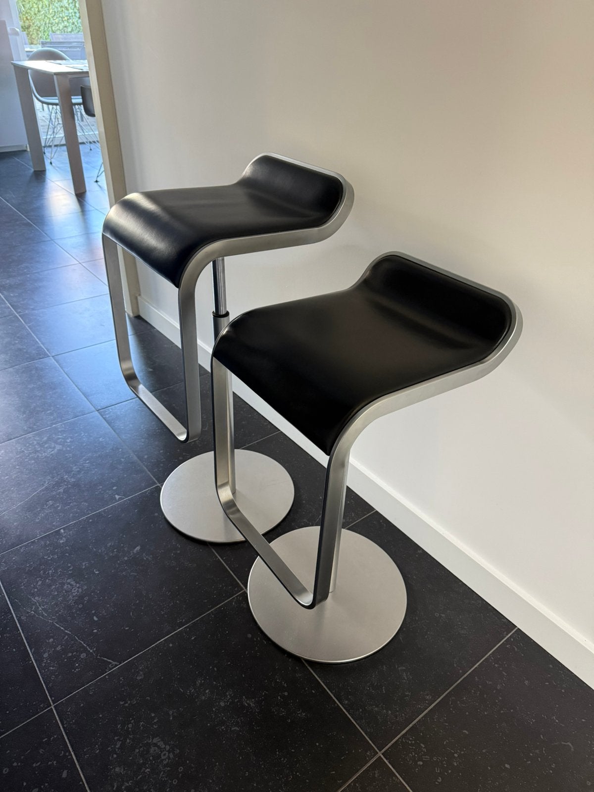 Lapalma LEM set 2 hoog verstelbaar zwart leder rvs, Ophalen, In hoogte verstelbaar, 60 tot 90 cm, Leer