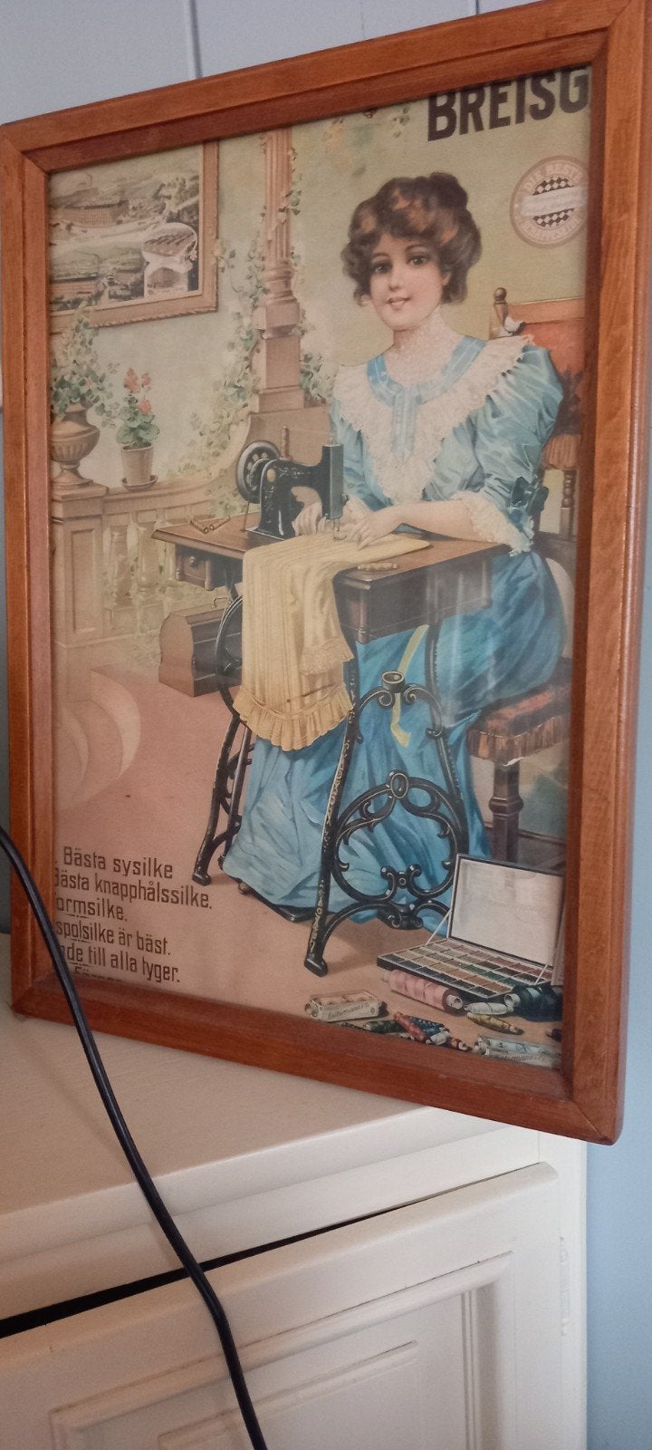 Brocante schilderij dame naaiatelier 55x39 cm, Ophalen of Verzenden