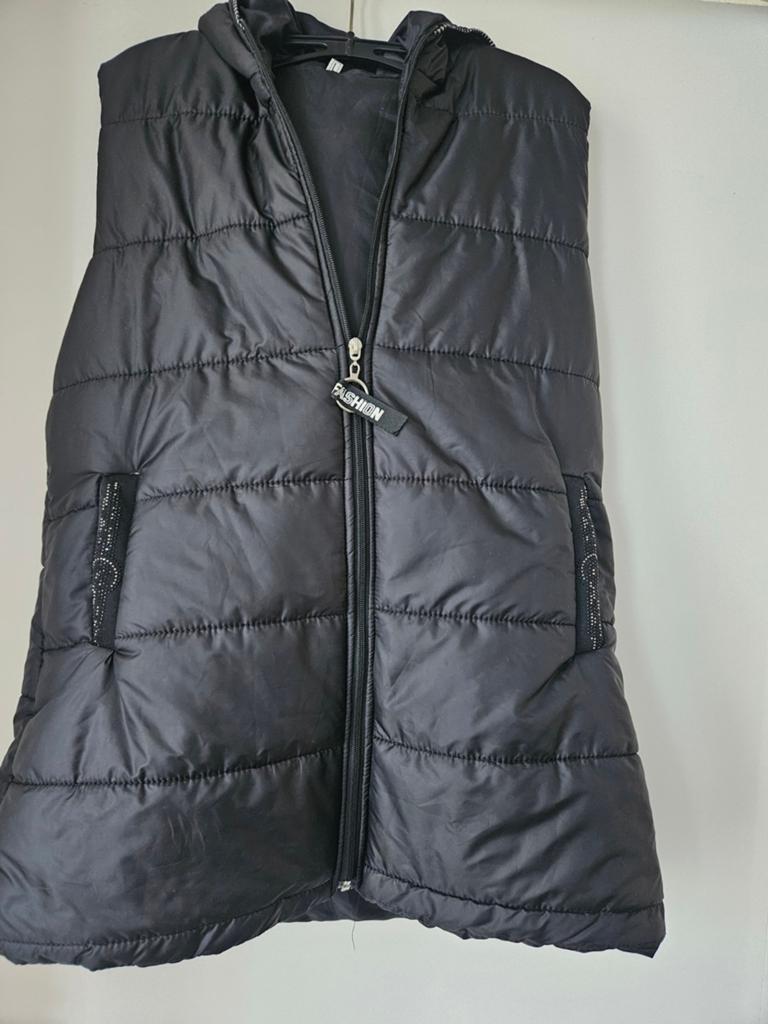 Zwarte bodywarmer, valt als maat M, Kleding | Dames, Bodywarmers, Ophalen of Verzenden, Gedragen, Maat 38/40 (M), Zwart