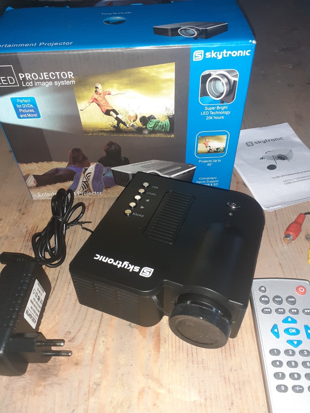 Skytone LED LCD Beamer/Projector - Entertainment Projector, Audio, Tv en Foto, Beamers, Skytone, LED, Ophalen of Verzenden, Zo goed als nieuw