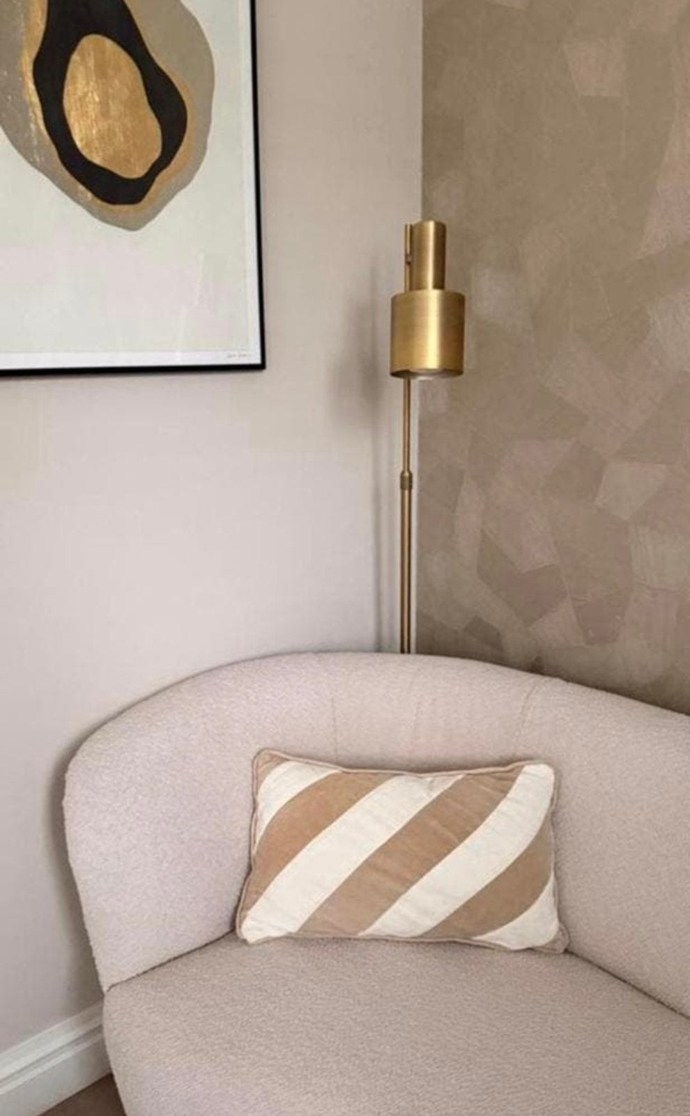 Japandi Fluweel Kussen Beige met Diagonale Strepen, Huis en Inrichting, Overige merken, Inclusief binnenkussen, Beige, Nieuw