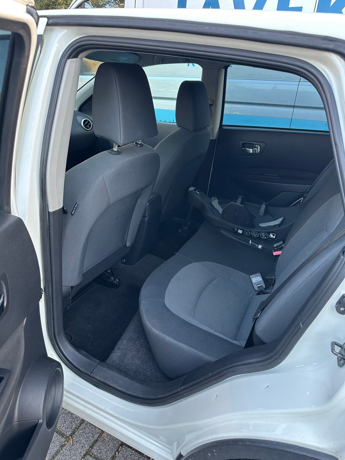 Nissan Qashqai 1.6 2WD 2010 Wit, Voorwielaandrijving, 1272 kg, 15 km/l, 4 cilinders