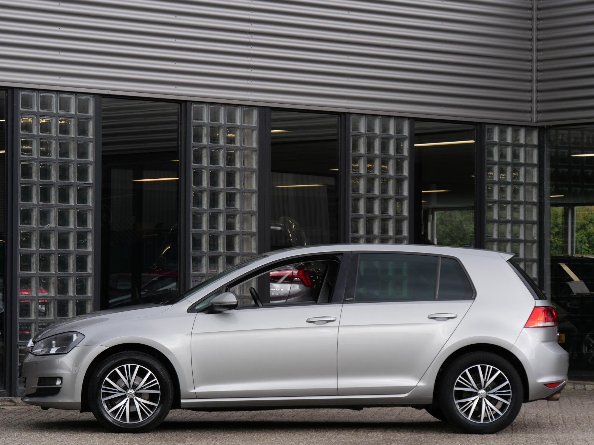 Volkswagen Golf 1.2TSi ALLSTAR/ CARPLAY/ PDC V+A/ WINTER PAK, Auto's, Volkswagen, Gebruikt, Euro 6, 4 cilinders, Bedrijf
