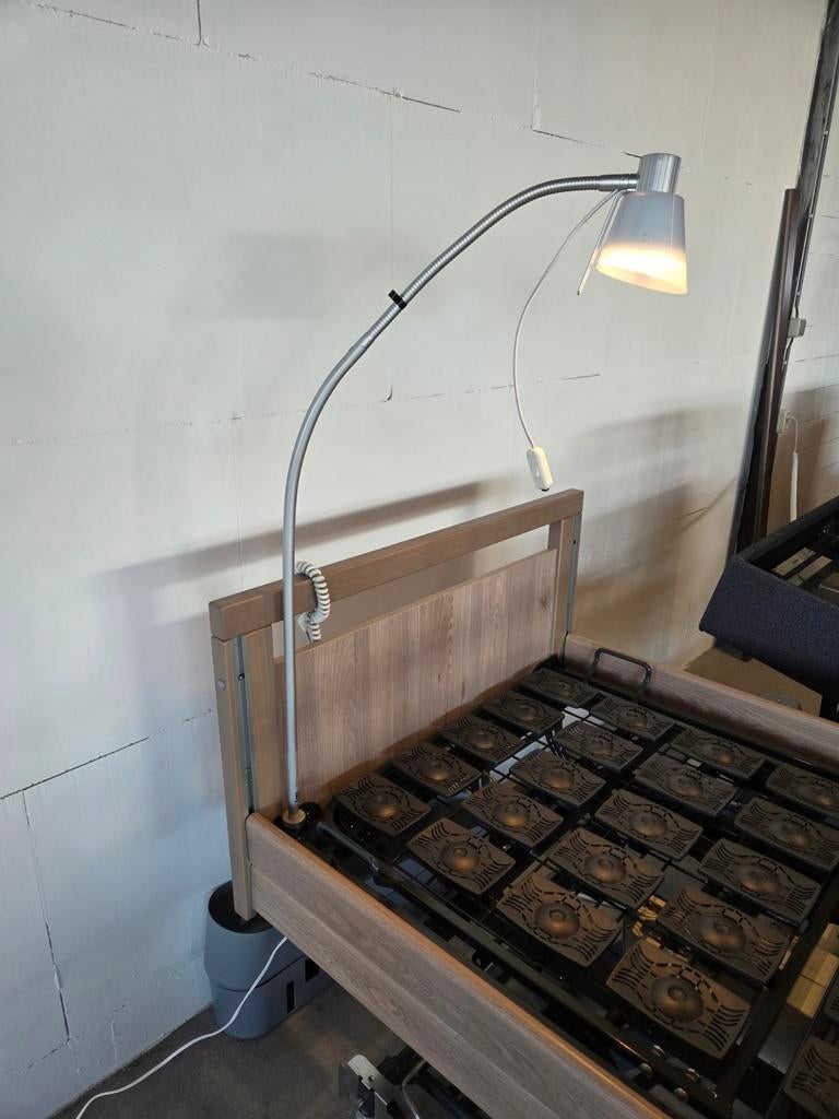 Bedlamp voor zorgbed / verpleegbed / hoog laag bed, Ophalen