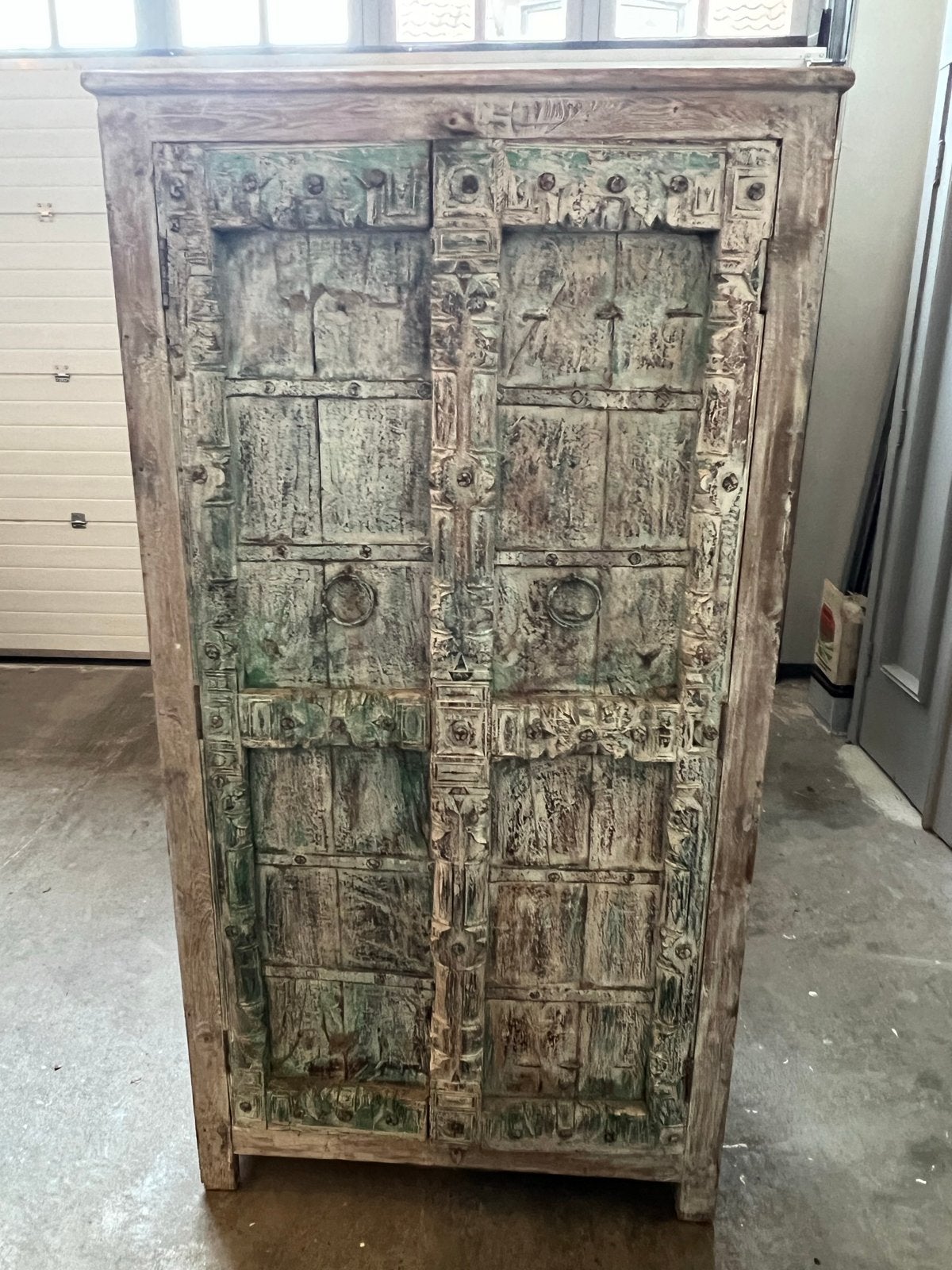 Unieke Indiase kast (Loods 5) – Robuust teak met ijzerbeslag, Gebruikt, Teakhout, 150 tot 200 cm, 25 tot 50 cm
