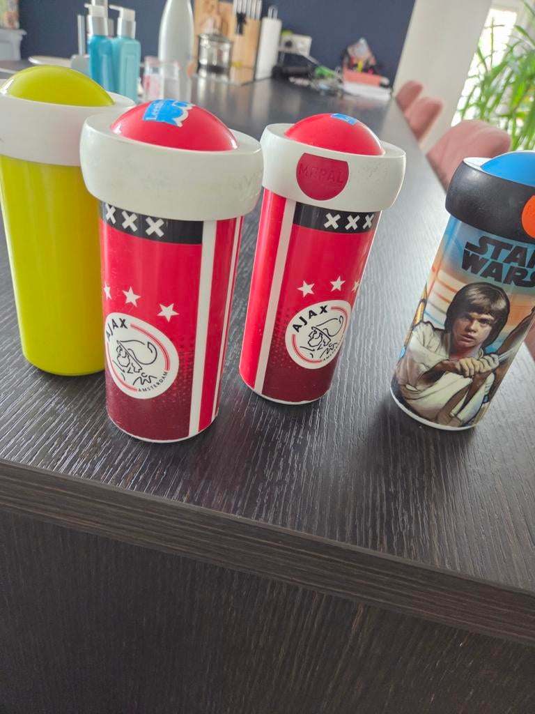4 Mepal Schoolbekers: 2x Ajax, 1x Groen, 1x Star Wars, Ophalen of Verzenden, Gebruikt, Jongen of Meisje