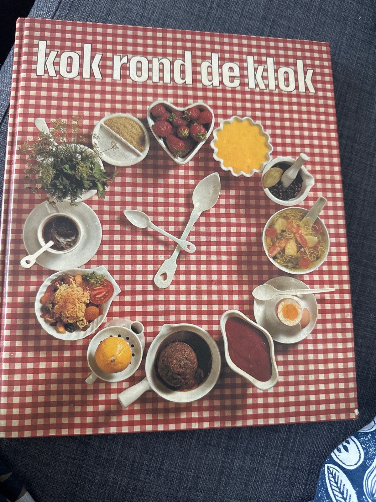 Kok rond de klok - Kookboek met diverse recepten, Ophalen of Verzenden, Gelezen, Overige gebieden, Voorgerechten en Soepen