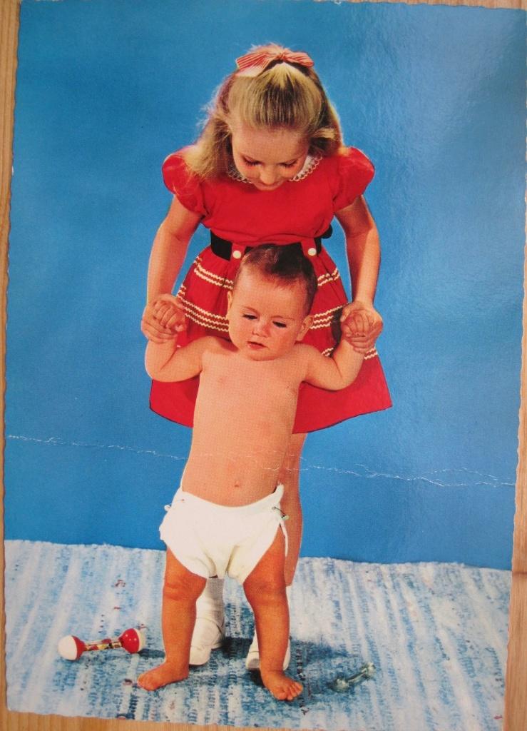 meisje met baby - de eerste stapjes - zestiger jaren, Verzenden, 1960 tot 1980, Ongelopen, Kinderen