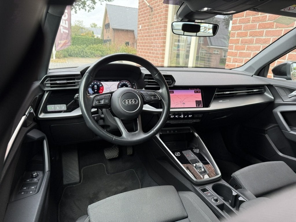 Audi A3 Limousine 30 TFSI Bns edition Automaat KEYLESS / VIR, Auto's, Automaat, Stof, Gebruikt, Bedrijf