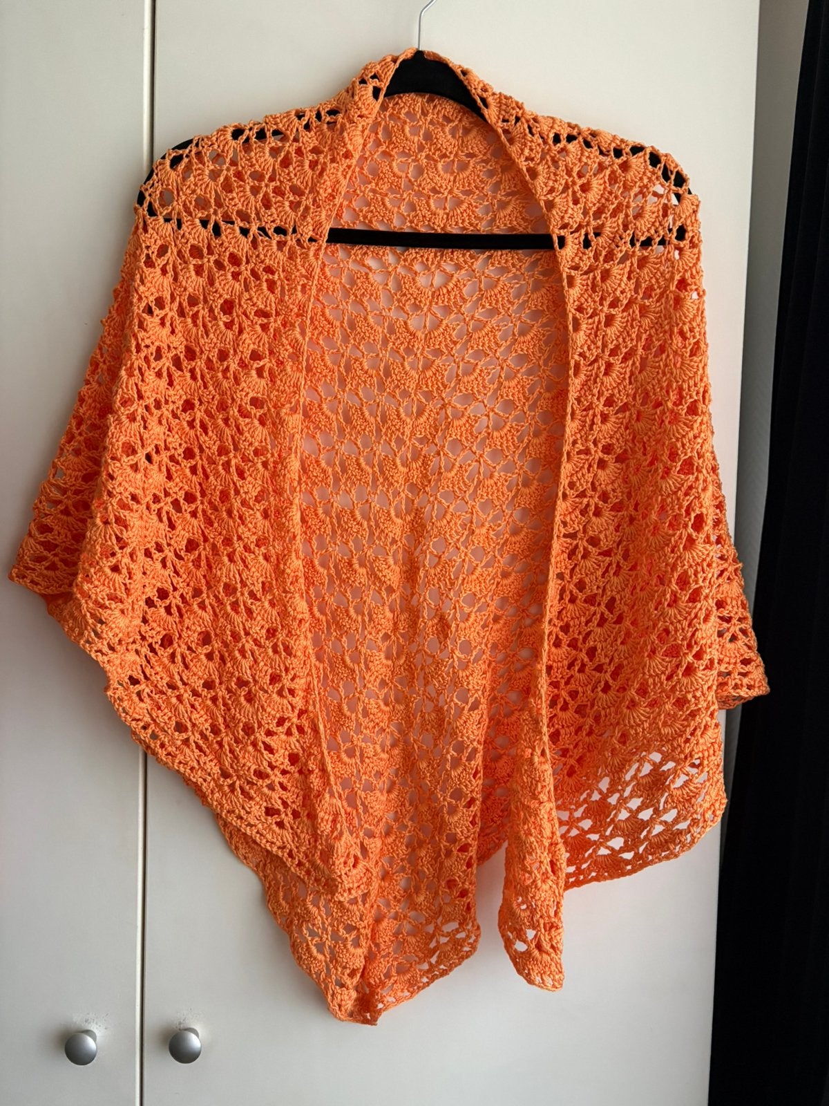 Knaloranje omslagdoek, gehaakt., Ophalen of Verzenden, Nieuw, Maat 42/44 (L), Sjaal