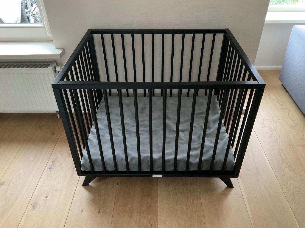 Bopita box zwart - incl. matras én verschillende hoezen, Kinderen en Baby's, Boxen, Ophalen, Zo goed als nieuw, Vierkant, In hoogte verstelbaar
