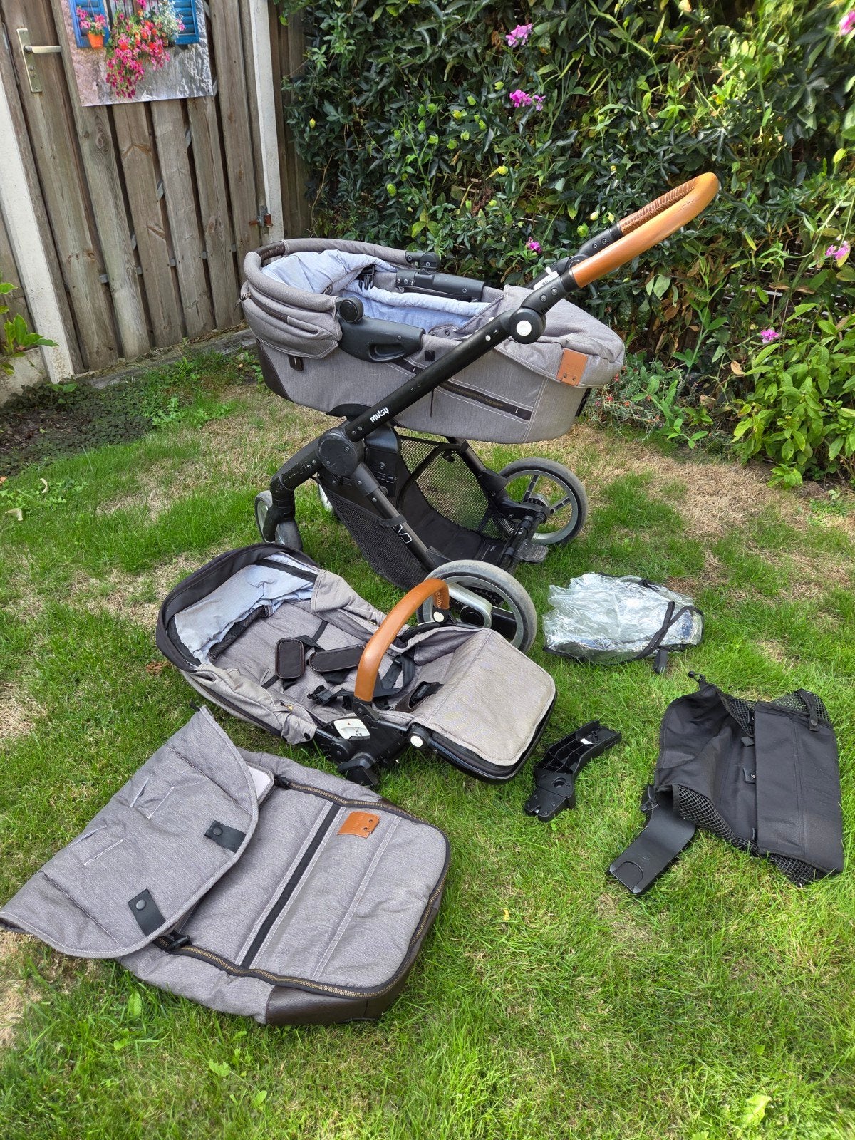Mutsy Combiwagen met Reiswieg en Zitje - Grijs, Ophalen, Gebruikt, Mutsy, Met reiswieg