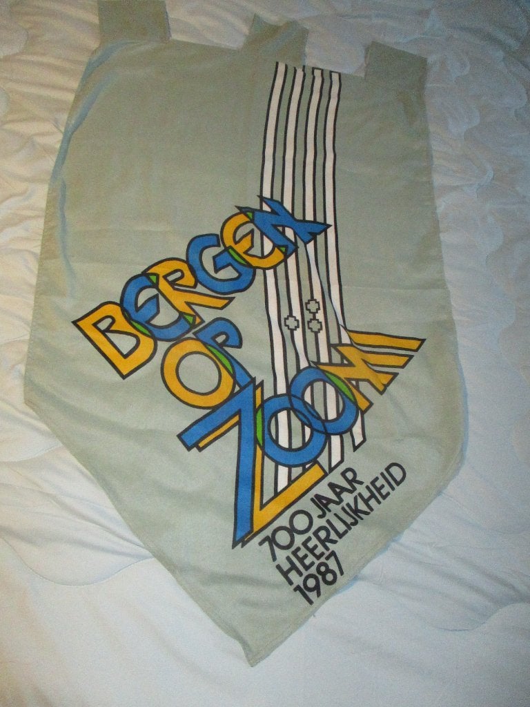 Een vlag van Bergen op zoom ., Ophalen of Verzenden