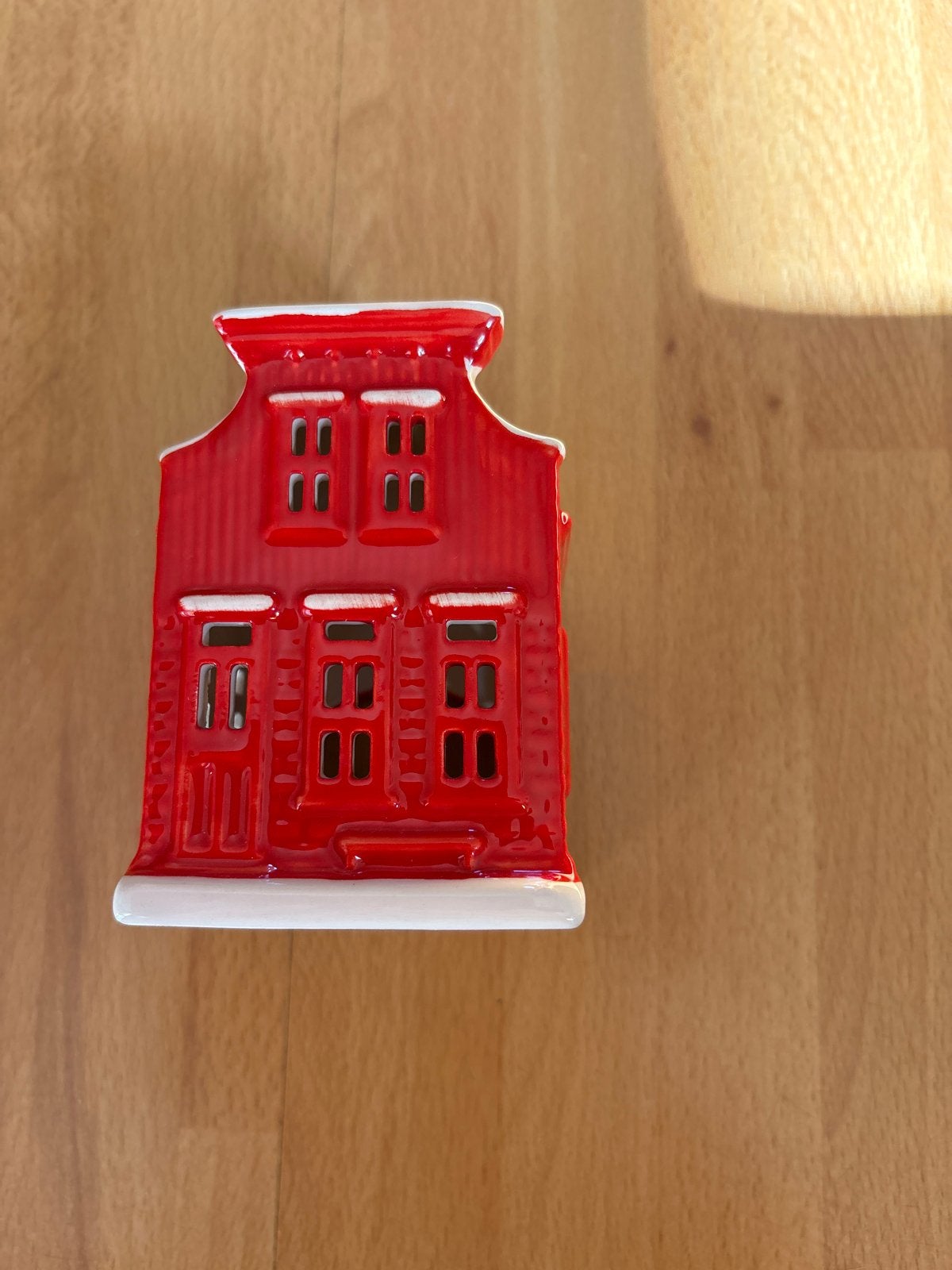 Rood vissers huisje waxinelichthouder nummer 6, Gebruikt, Waxinelichthouder, Ophalen of Verzenden, Steen/keramiek